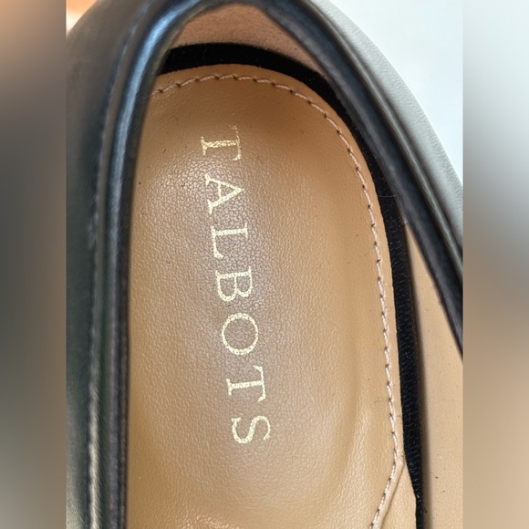 Talbots Black Leather Ballet Flats, Patent Leather Fronts and Bows. Size 8 1/2 - Picture 2 of 12